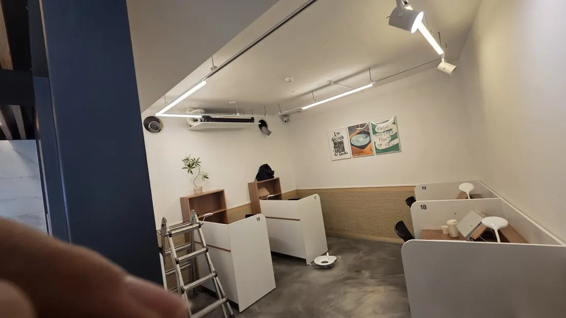 아파트 고층 세대 전열교환기 이전 현장 사진