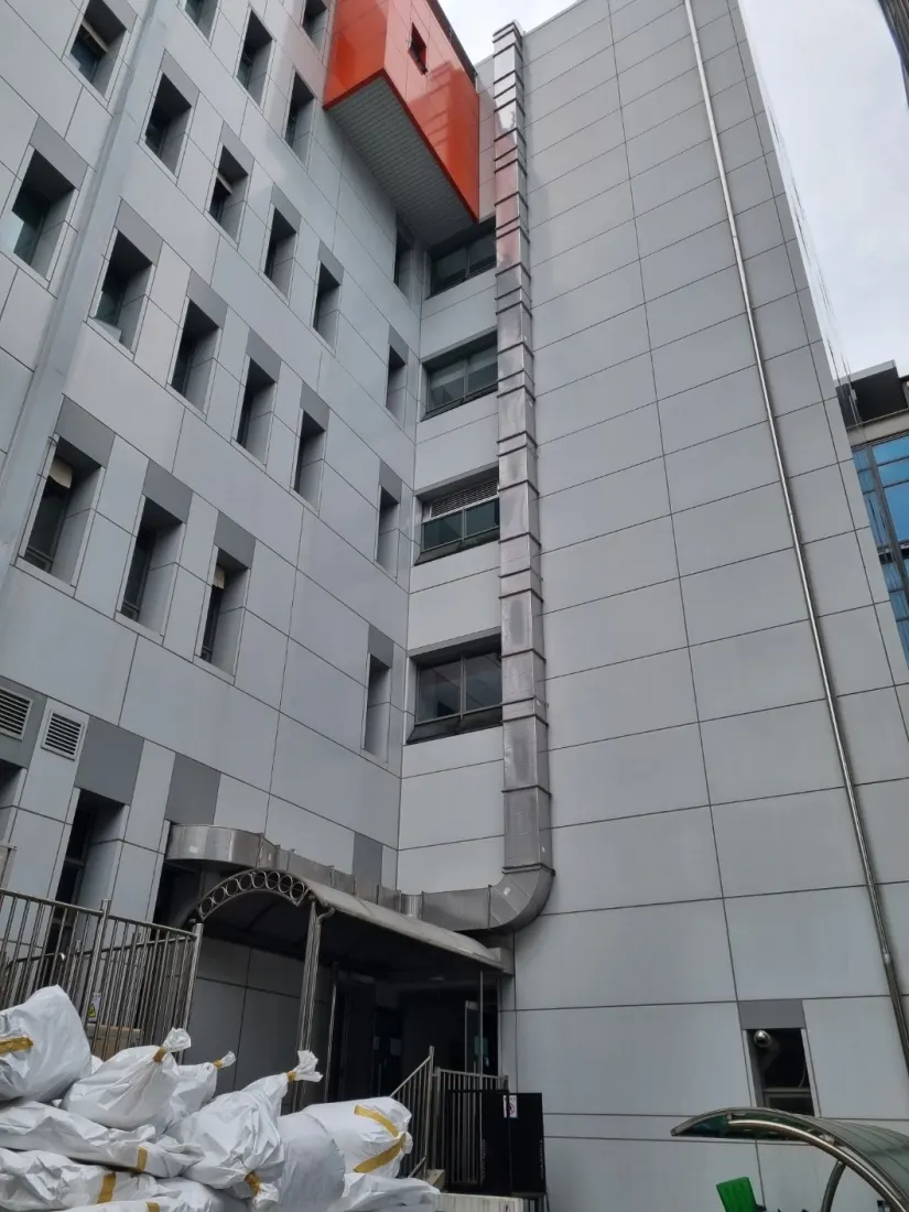 아파트 복도 전열교환기 이전 현장 사진