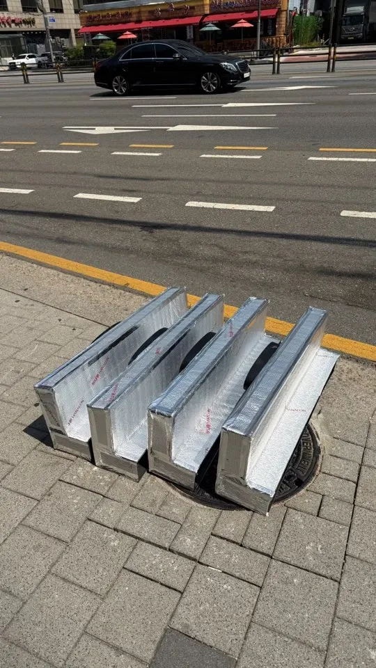 아파트 베란다 전열교환기 이전 현장 사진